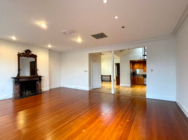 Building Photo - 116 Commonwealth Ave