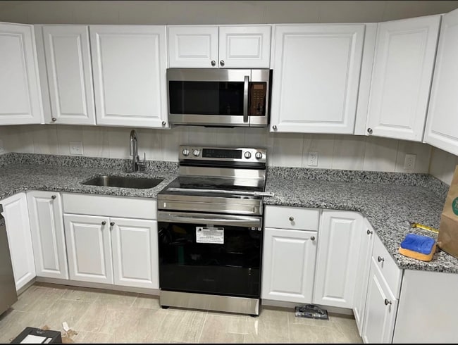 Building Photo - 4 Park Ave Pl