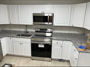 Building Photo - 4 Park Ave Pl