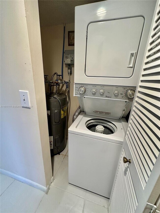 Foto del edificio - 12950 SW 7th Ct