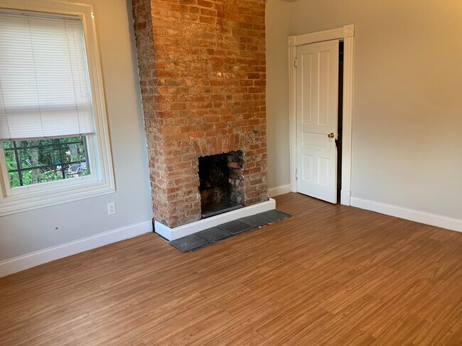 Foto del edificio - 2372 Harper Ave