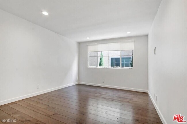 Foto del edificio - 2 br, 2 bath Condo - 8430 DE LONGPRE Avenu...