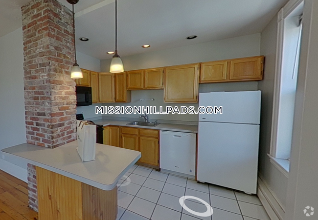 Building Photo - 1538 Tremont St
