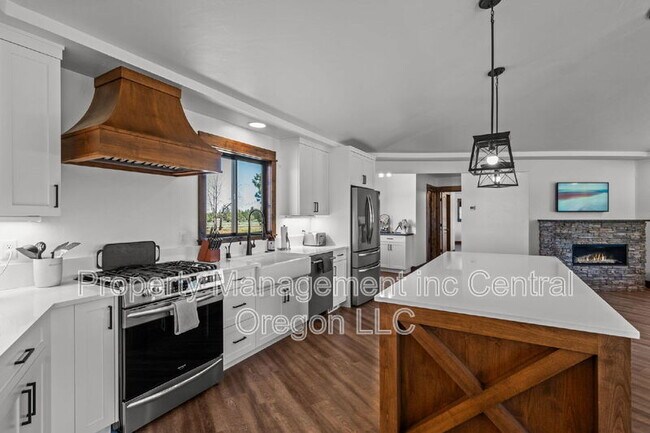 Foto del edificio - 66966 Gist Rd
