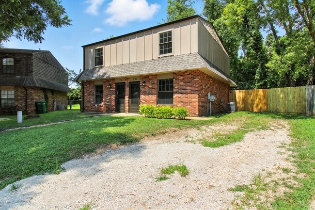 Building Photo - 13 Miller Park Rd