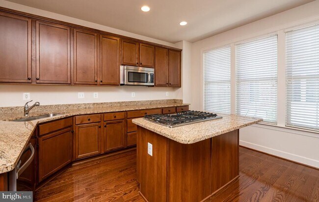 Foto del edificio - 3431 Kemper Rd