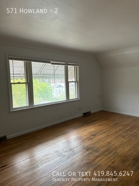 Building Photo - *$300 off first month's rent*Super Cute Tw...