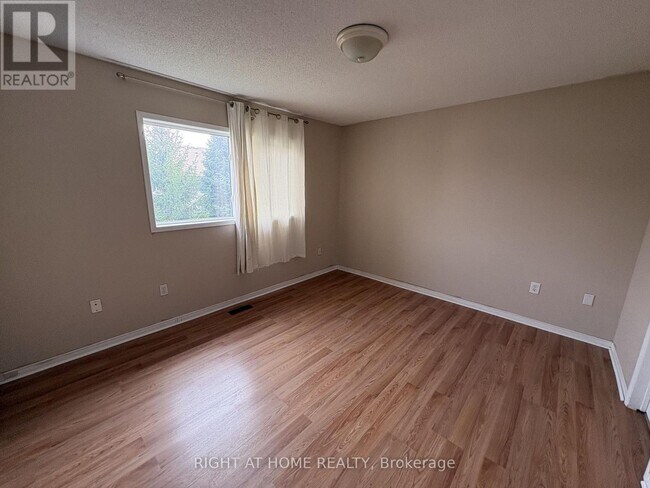Photo du bâtiment - 5030 Heatherleigh Ave