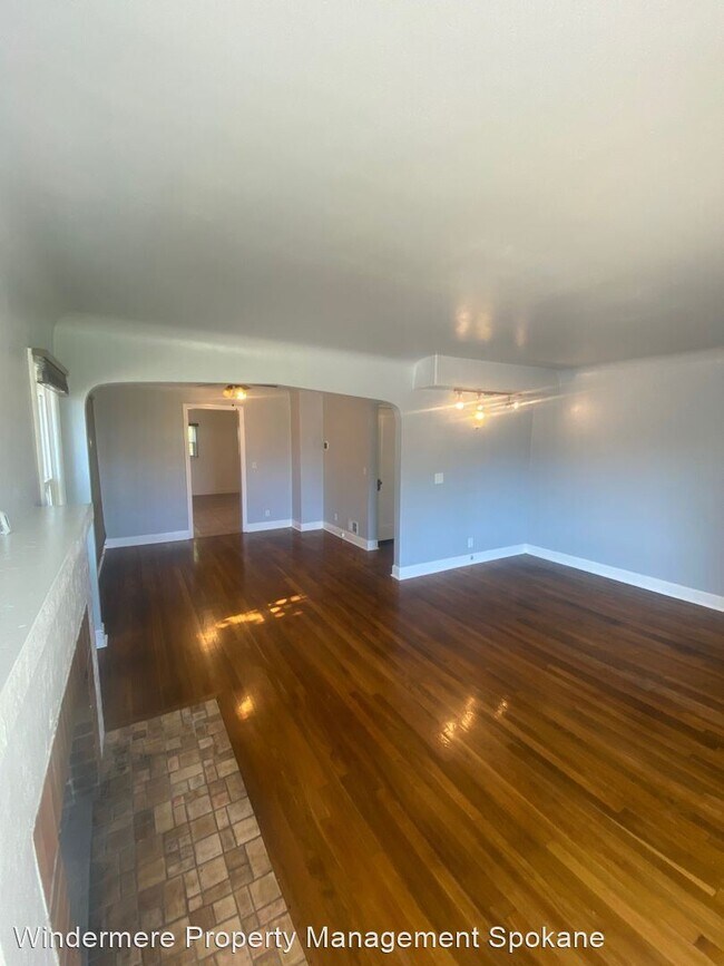 Building Photo - 5 br, 2.5 bath House - 1528 W Augusta ave