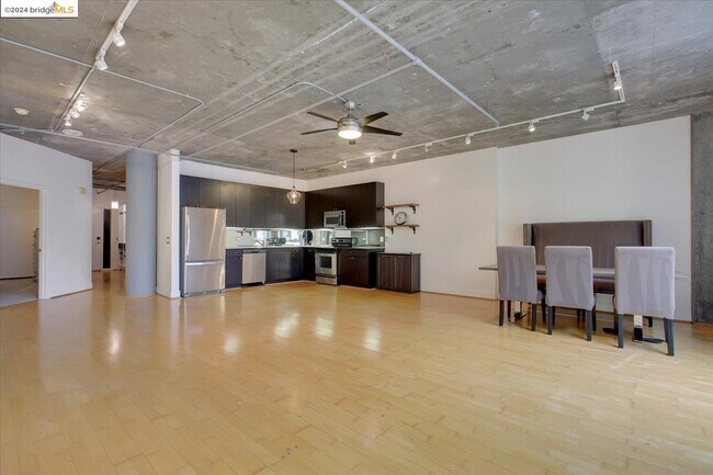 Building Photo - 311 Oak St