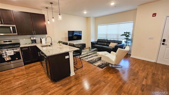 Foto del edificio - 260 W Main St