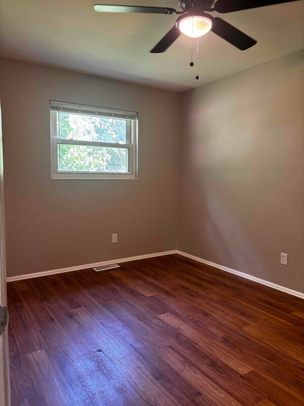 Building Photo - 3740 Dixie Dr