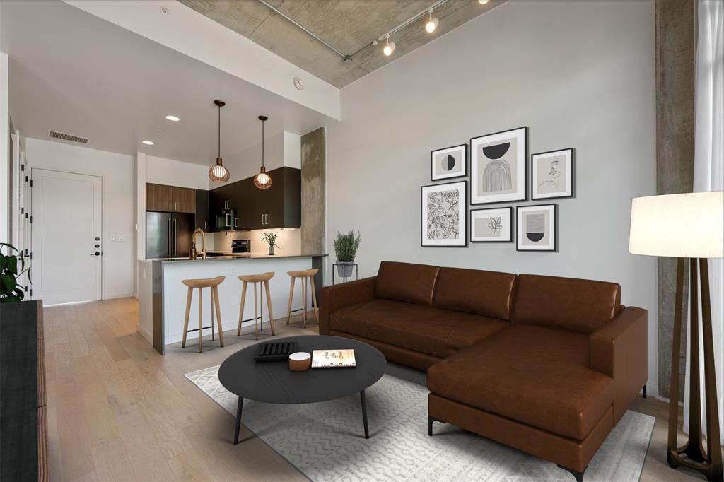 Foto principal - 310 Comal St