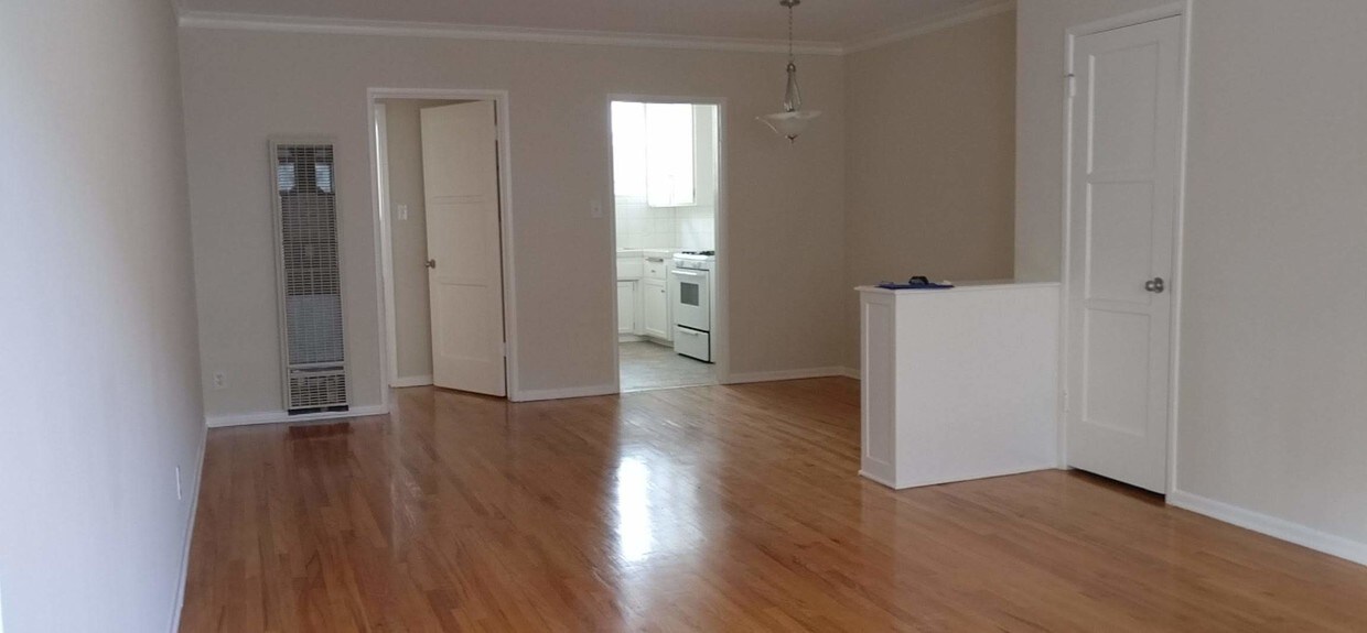 Foto principal - 3144 S Barrington Ave