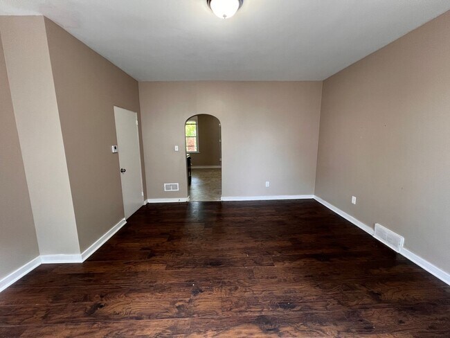 Foto del edificio - Pittsburgh - 6 Bedroom 1.5 Bathroom - For rent