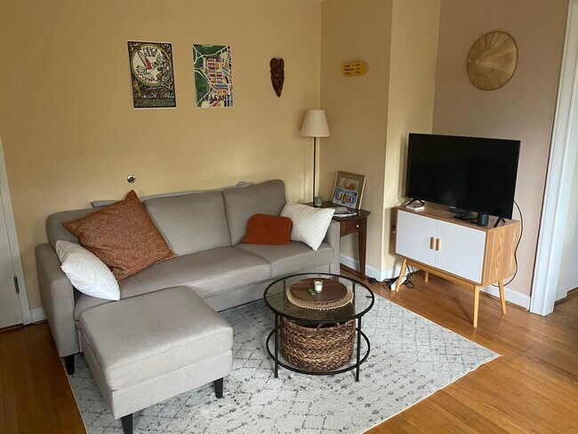 Large open-concept living room - 1615 Kenyon Street Northwest
