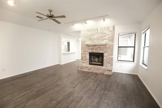 Building Photo - 12411 Deer Falls Dr