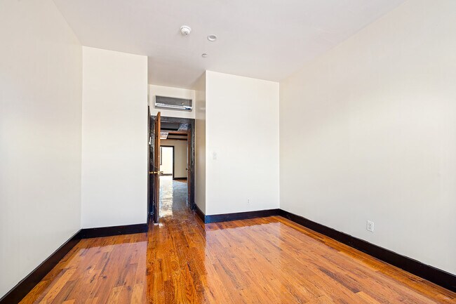 Building Photo - 1287 Greene Ave