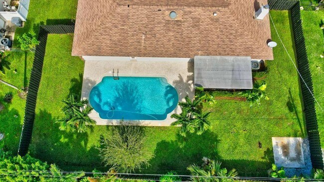 Foto del edificio - 4640 Ellwood Dr