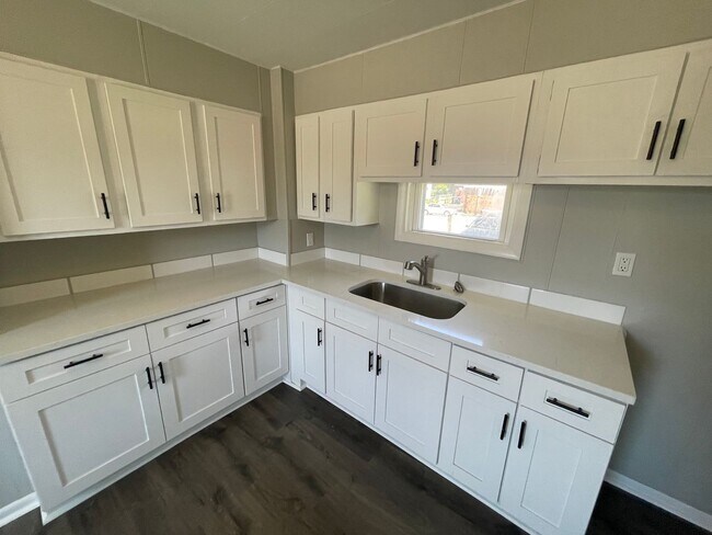 Foto del edificio - 4 bedroom home ready now!