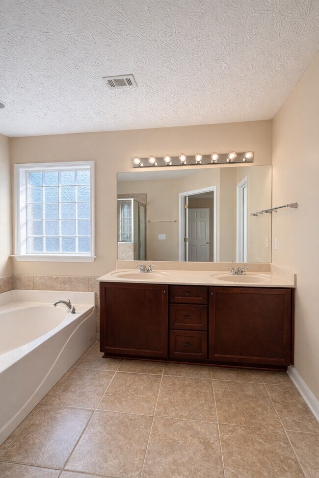 Foto del edificio - 3524 Claiborne Cir