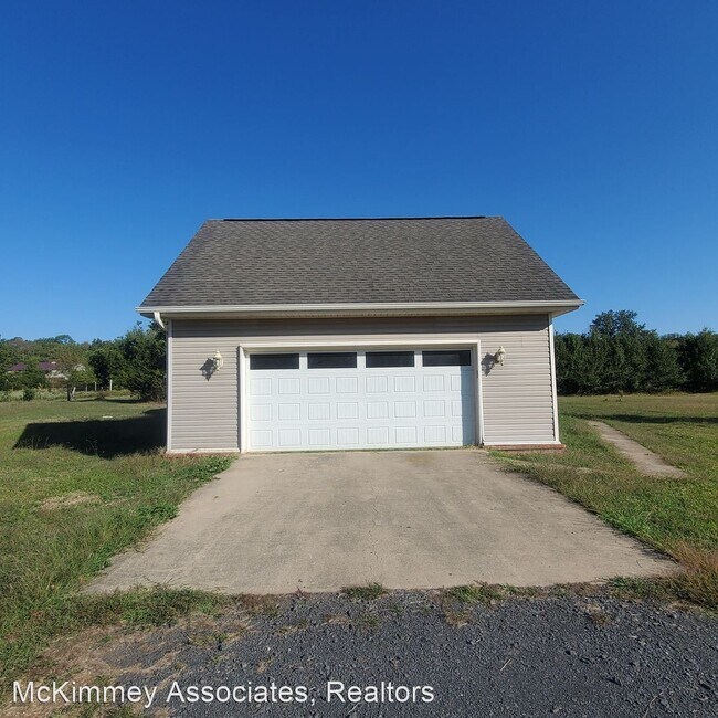 Building Photo - 3 br, 2 bath House - 119 Chigger Valley