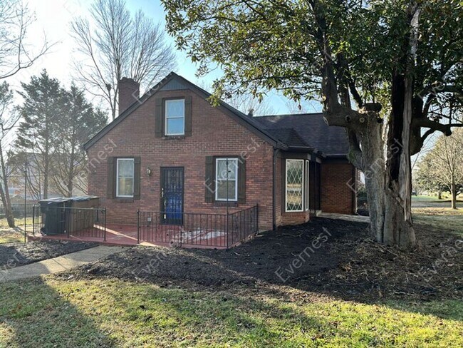 Building Photo - 545 Skyview Dr