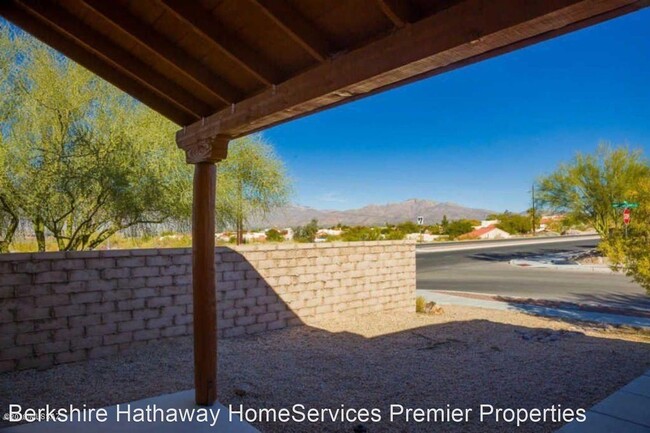 Building Photo - 16 S Happy Valley Saddle Dr