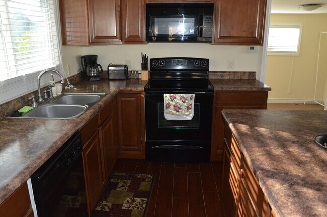 Foto del edificio - 1208 W Maple St