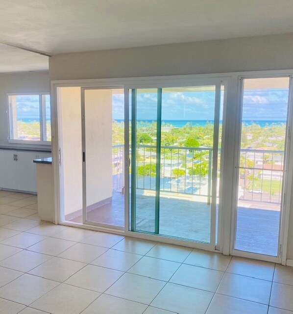 Ocean Views From Living Room & Master Bedroom - 14 Aulike St