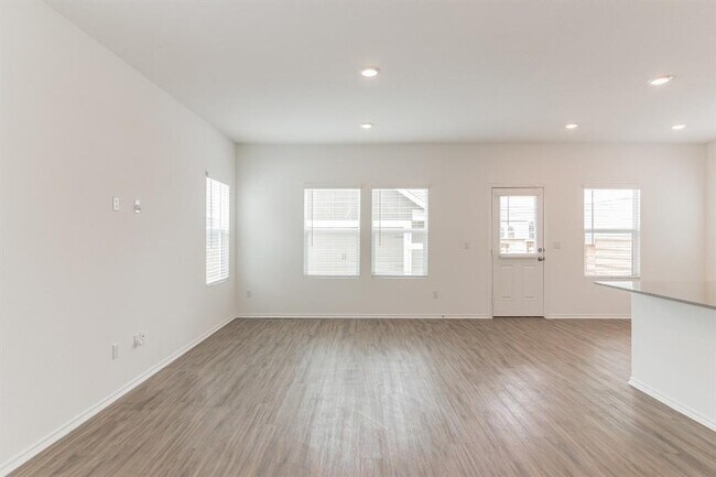 Building Photo - 231 Rioja
