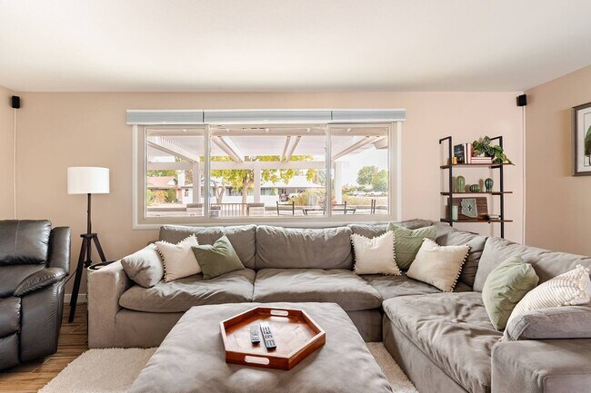 Living Room - 1104 E Campus Dr