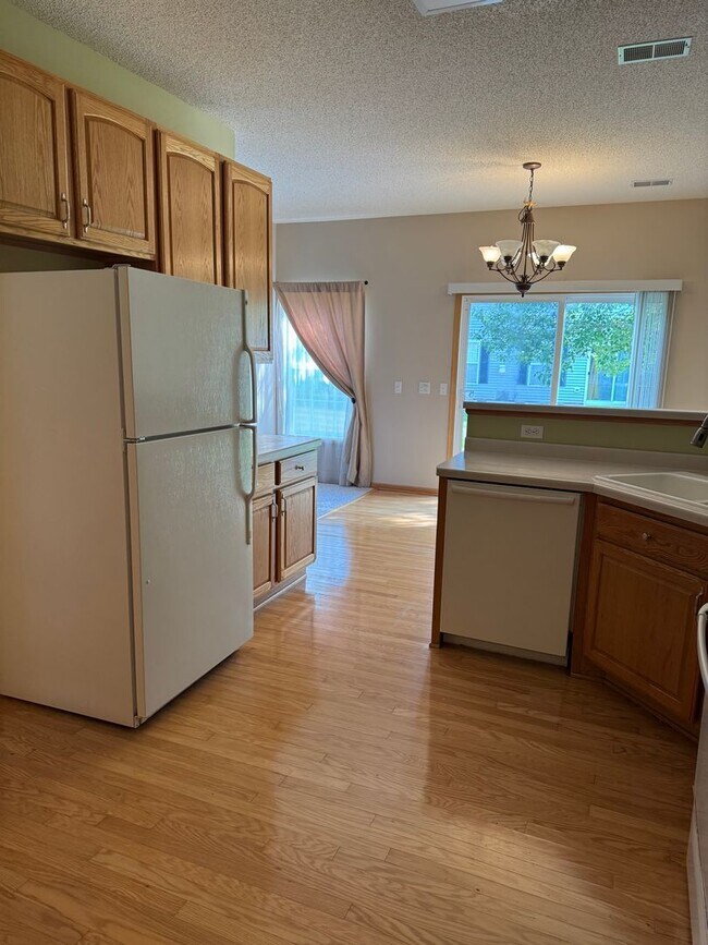 Foto del edificio - 2BR+LOFT/2.5BA Townhouse- Great Shakopee l...