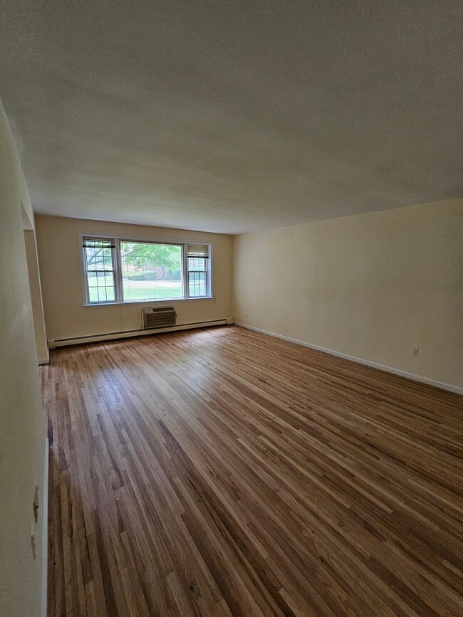 Building Photo - 605 Grove St