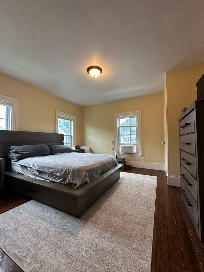 Building Photo - 39 Myrtle St