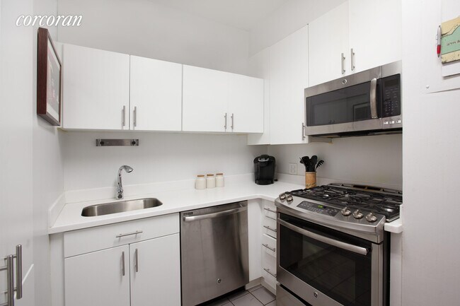 Building Photo - 62 W 62nd St