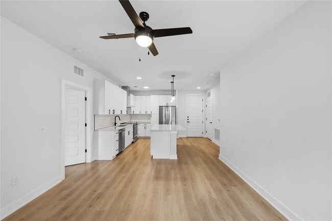 Building Photo - 3101 Govalle Ave