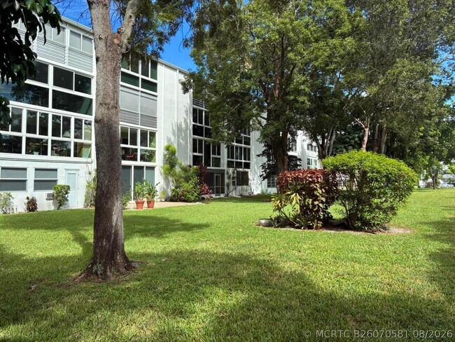 Building Photo - 159 Keswick C