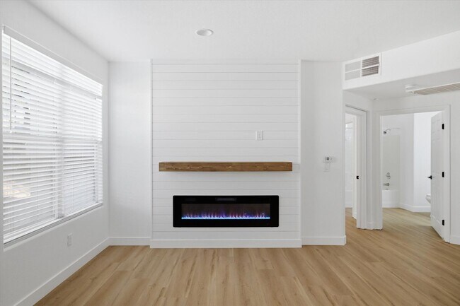 Building Photo - Completely Renovated 2-Bedroom 2-Bathroom Condo!