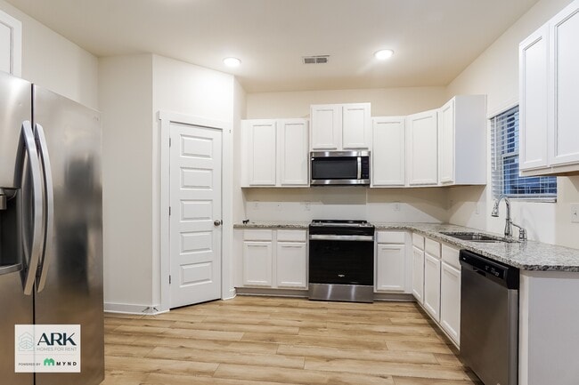 Building Photo - 5418 Bluebell Cir