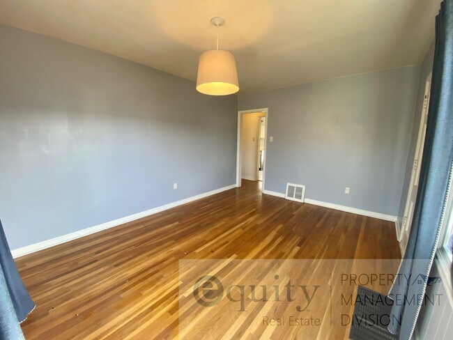 Foto del edificio - 2737 Lake St