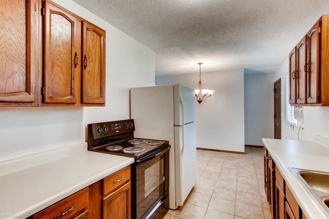 Building Photo - 1262 Quaker St