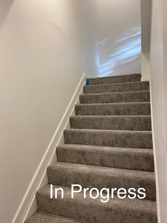 Let's see the bedroom - 127 W Barnes Ave