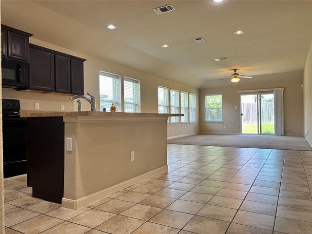 Foto del edificio - 5145 Royal Springs Dr