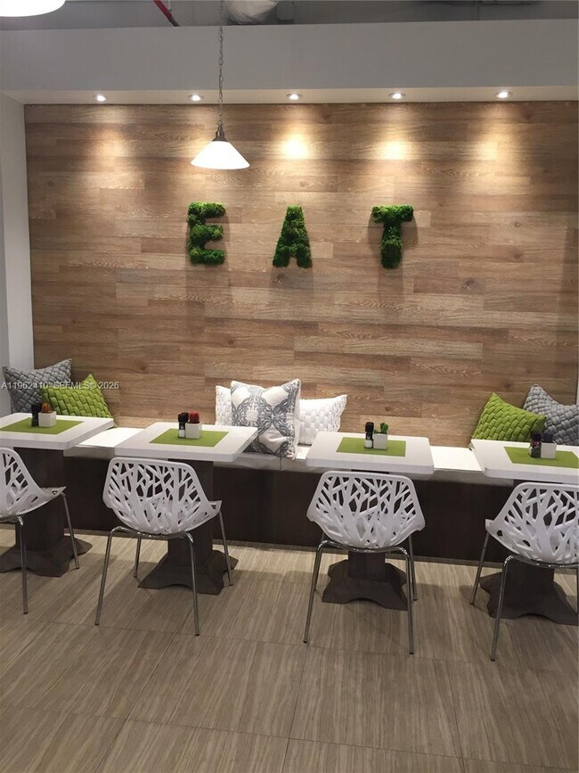 Foto del edificio - 10275 Collins Ave