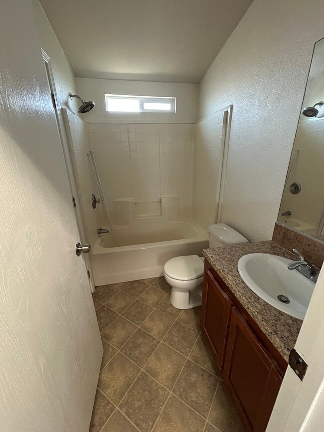 Foto del edificio - 6475 Atlantic Ave