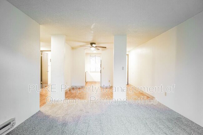 Building Photo - 14134 NE Sandy Blvd