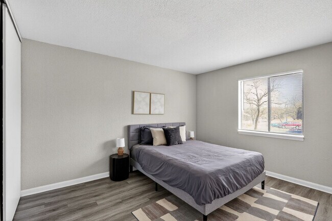 Foto del edificio - 5301 E 83rd St