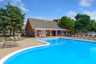 Building Photo - Colonial Village