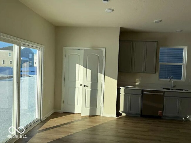 Foto del edificio - 3846 Riverstone Dr